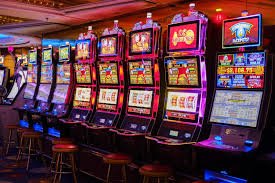 Antarmuka aplikasi jaringantoto dengan pertandingan football dan slot game
